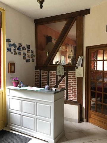 Hotel Les Trois Cornets Saint-Ouen-des-Champs Zewnętrze zdjęcie