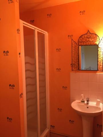 Hotel Les Trois Cornets Saint-Ouen-des-Champs Zewnętrze zdjęcie